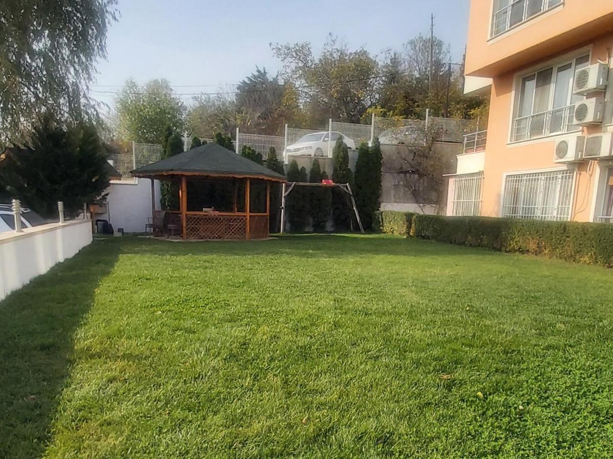 Saint Nicholas Varna Lovely 2 Bedroom Apartment With Sunny Garden Екстер'єр фото